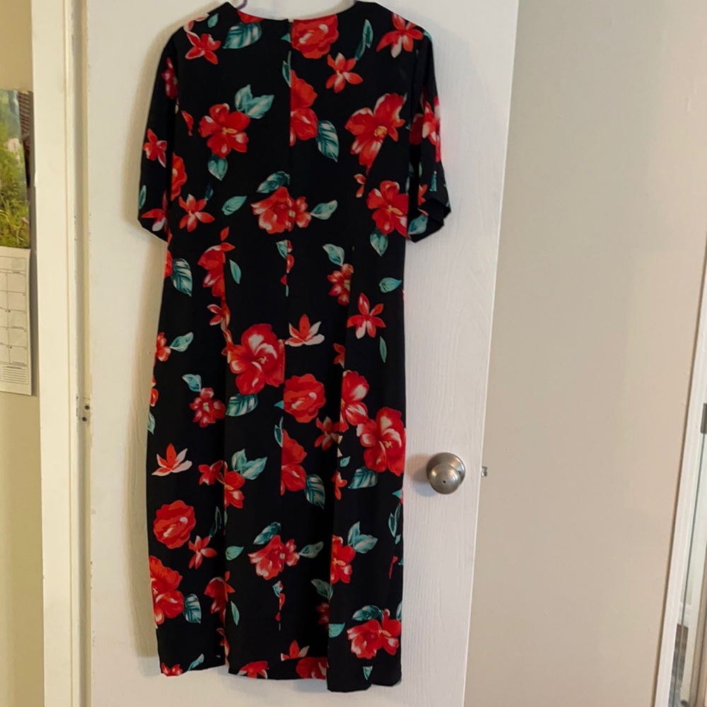 Bold and Beautiful with extra tie to flatter!